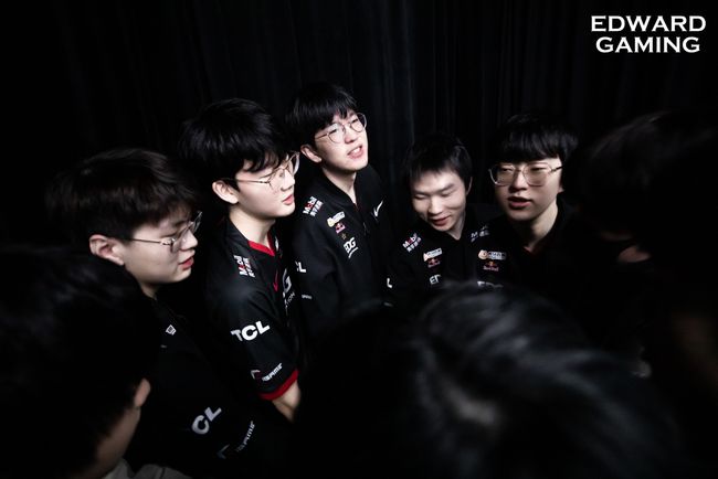 在赛后的采 在赛后的采